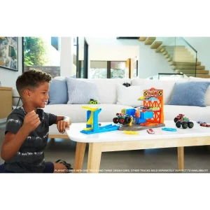 Hot wheels monster trucks  set "blast station" Thumbnail 7
