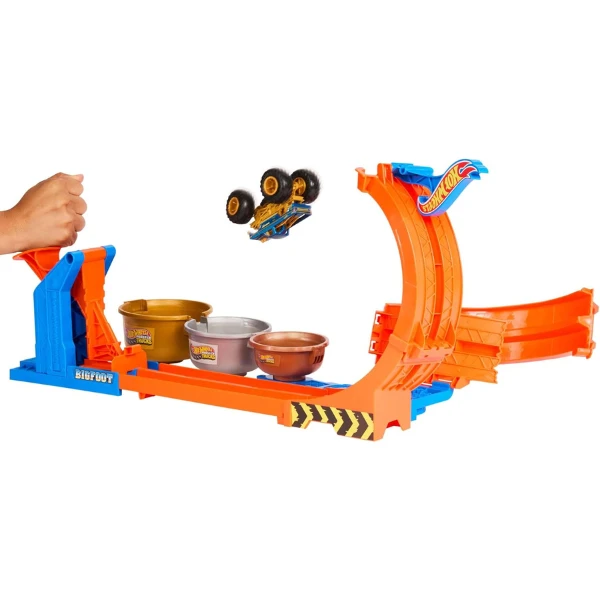 Hot wheels monster trucks "петля и переворот: кубковый челлендж" 4