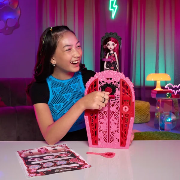 Игровой набор monster high "дракулаура и садовые тайны" 11