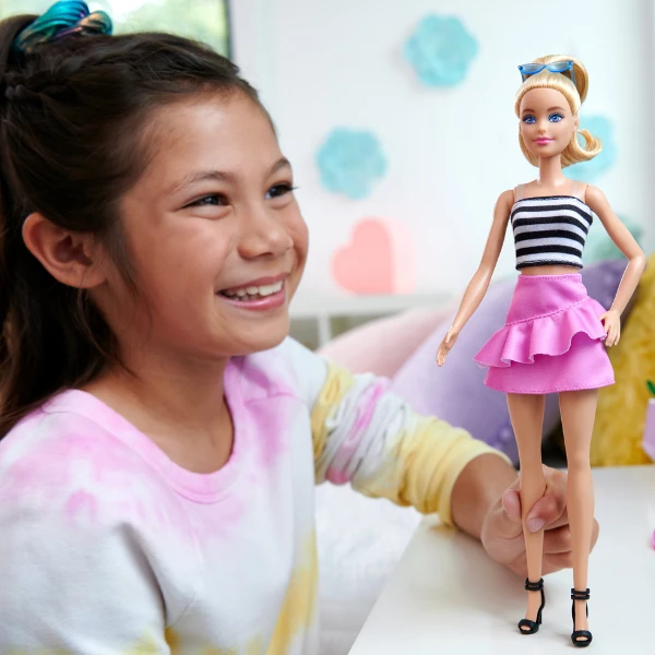 Кукла barbie "модница в полосатом топе и розовой юбке" 7