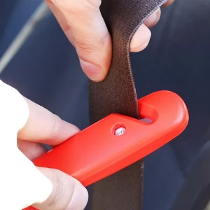 Car emergency safety escape hammer and seatbelt cutter 2 in 1, red Thumbnail 3