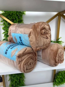 КОМПЛЕКТ ВЕЛЮРОВОГО ПОСТЕЛЬНОГО БЕЛЬЯ – 3 ПРЕДМЕТА (ПРОСТЫНЯ НА РЕЗИНКЕ + 2 НАВОЛОЧКИ) – КОРИЧНЕВЫЙ – 180×200 СМ (10-MS7-12-EV)