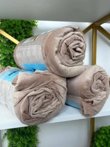 SET 3 PIESE LENJERIE PENTRU PAT IN CULOAREA BEJ PAT DIN VELUR 160×200 CM (10-MS3-12-PR2)