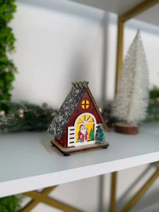 CASUTA DECORATIVA DE CRACIUN CU LUMINA CALDA, 12CM (CP-24-133)