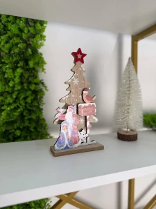 BRĂDUȚ FESTIV DIN LEMN CU PERSONAJE DE CRĂCIUN (CP-24-140)