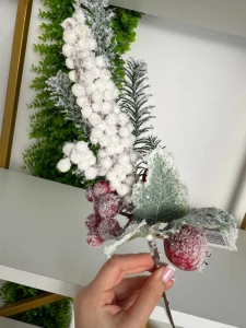 RAMURA DECORATIVA CU FRUCTE ROSII SI EFECT DE ZAPADA, 35CM (CP-24-018)