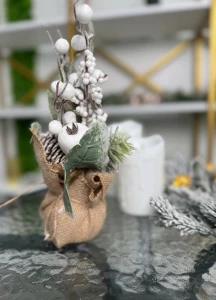 DECORATIUNE DE MASA CU FRUCTE ALBE SI FRUNZE INGHETATE, 27CM (CP-24-042)