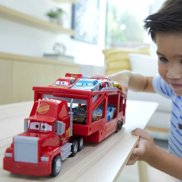 Camion transportor mack din filmul "cars" 8