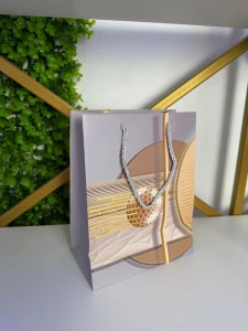 Punga cadou cu design geometric auriu 18*23*10 cm (cp-24-419-1) Thumbnail 3