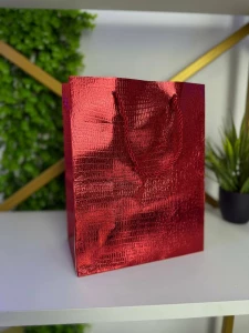 Punga cadou rosie cu textura metalizată, 18×23×10 см (cp-24-417-1) Thumbnail 2