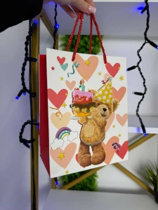 Подарочный пакет мишка с тортиком и сердечками 26*32*12 см (cp-24-427-2)