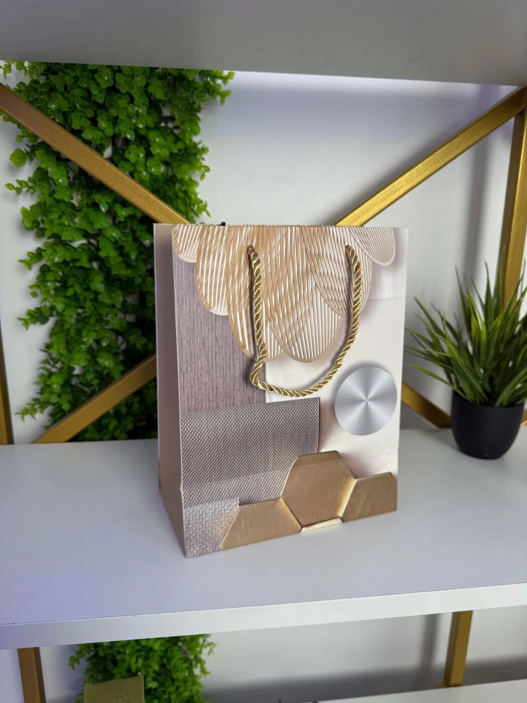 Punga cadou cu elemente aurii geometrice 31*41*12 cm (cp-24-419-3) 3