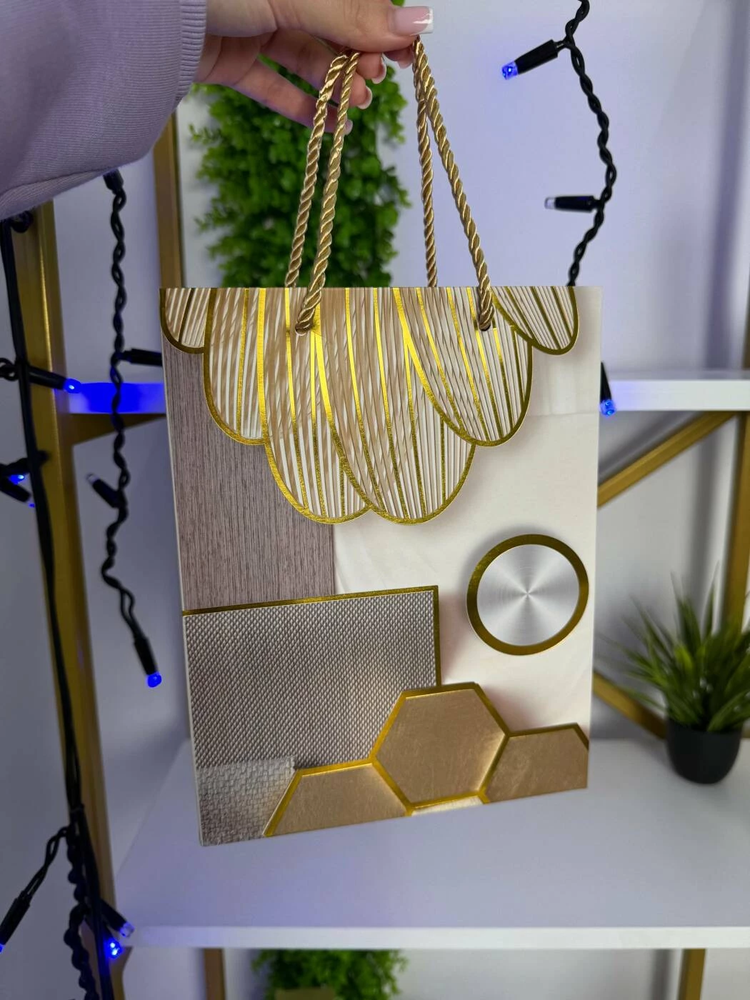 Punga cadou cu elemente aurii geometrice 31*41*12 cm (cp-24-419-3) 2