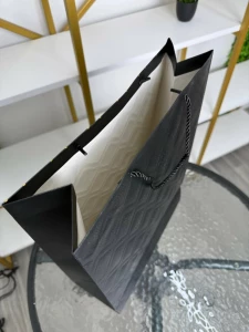 Punga cadou neagra cu accente aurii, 31*41*12 cm (cp-24-415-3) Thumbnail 3