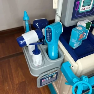 Set de joacă pentru copii „doctor”, masă cu accesorii pe roți Thumbnail 7