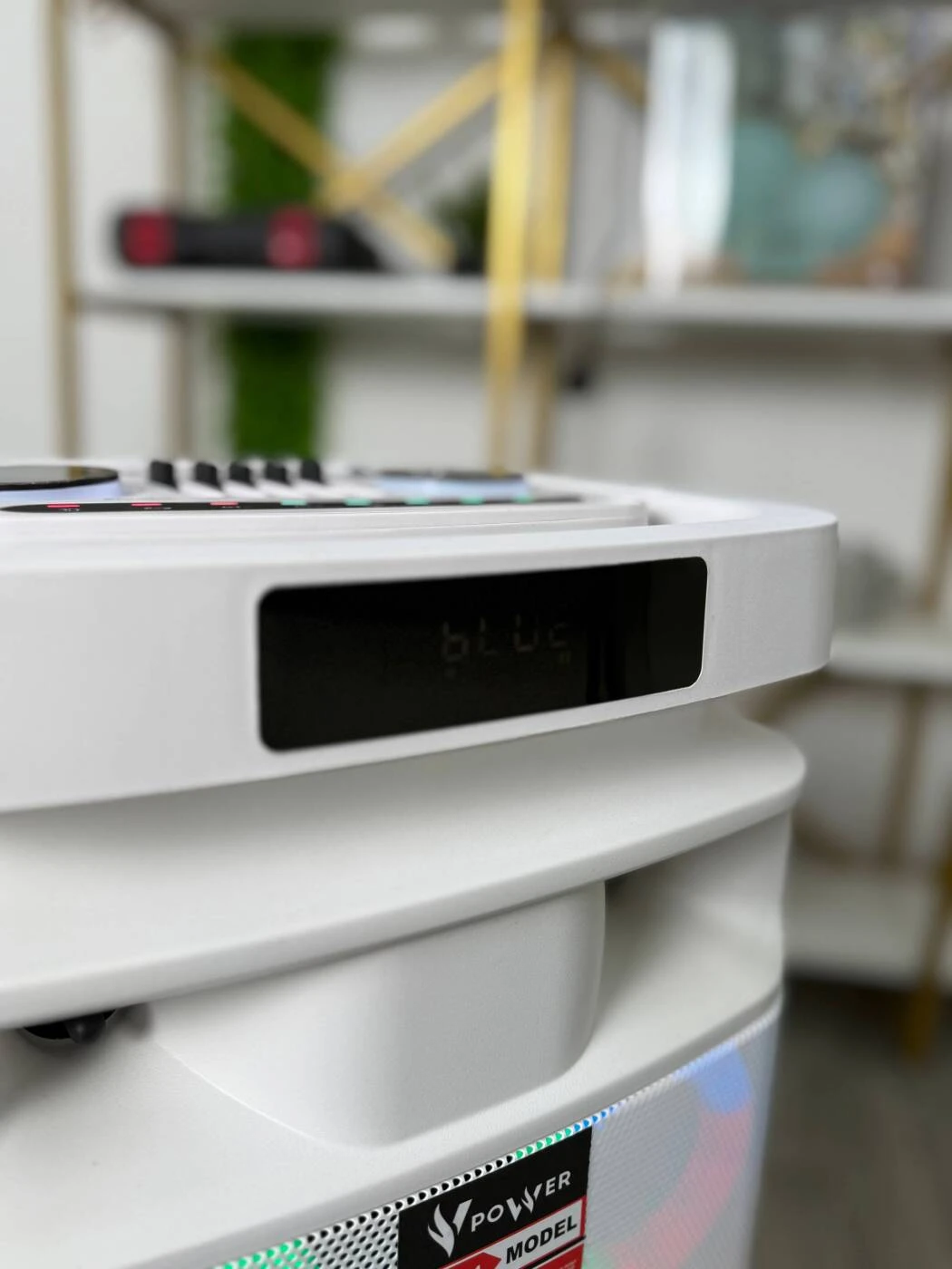 Портативная беспроводная колонка vpower 1800 вт с rgb led-подсветкой и 2 микрофонами (vp001) 2