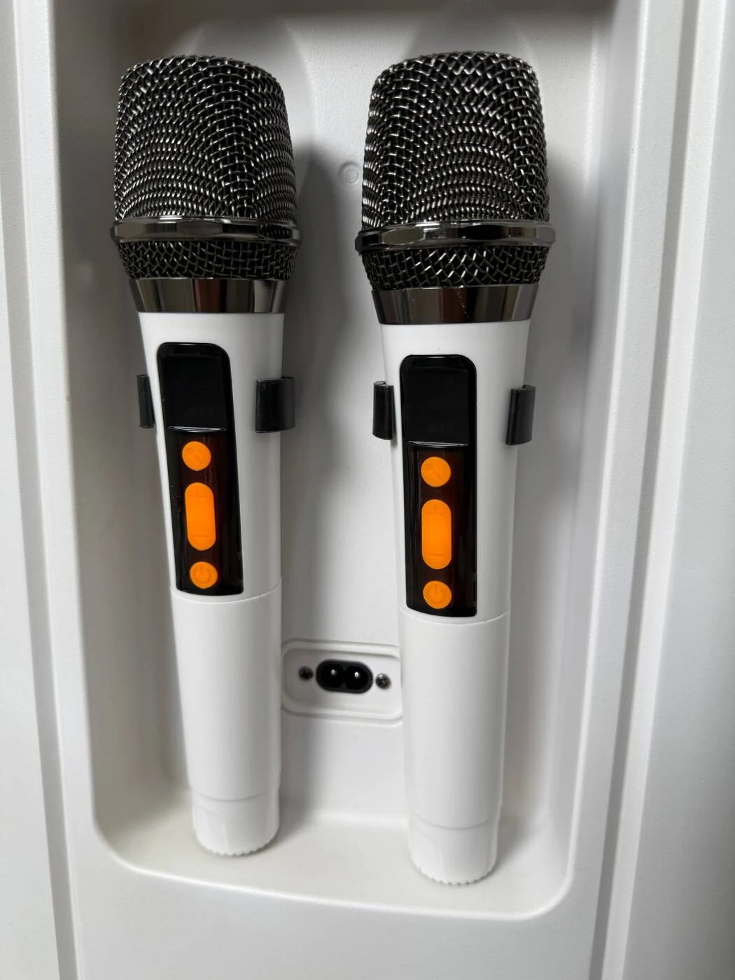 Портативная беспроводная колонка vpower 1800 вт с rgb led-подсветкой и 2 микрофонами (vp001) 4