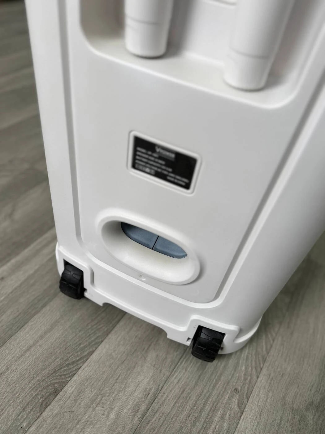 Портативная беспроводная колонка vpower 1800 вт с rgb led-подсветкой и 2 микрофонами (vp001) 5