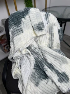 PATURA PUFOASA MODEL DUNGI, ALB-GRI INCHIS, 200×230 CM (GE3457)