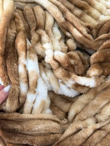 PATURA PUFOASA MODEL LINII, CAFENIU, 200×230 CM (GE3456)