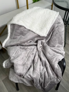 PATURA PUFOASA CU BLANITA, GRI PERLAT- ALB, 200×230 CM ( GE3454 )