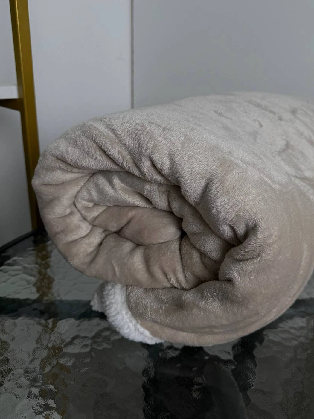 Пушистый плед с меховой подкладкой, холодный бежевый — белый, 200×230 см (ge3454) 4