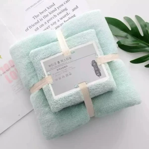 Набор 2 пушистых банных полотенец зелёный