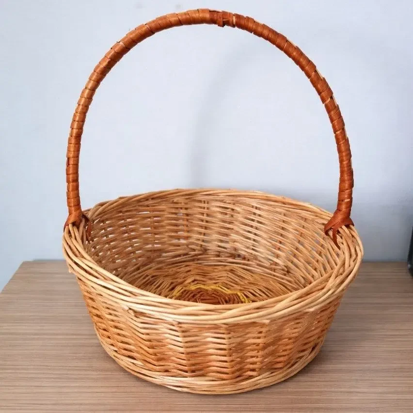 Корзина коричневая из виноградной лозы с ручкой 32 см 2