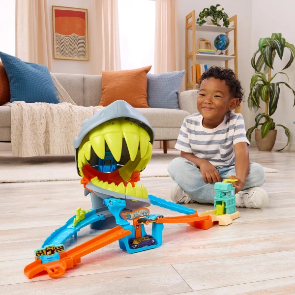 Set de joacă hot wheels: plaja "mușcătura rechinului" 8