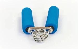 Эспандер кистевой hand grips, кистевой эспандер необходим для укрепления и тренировки мышц рук и запястий.данный эспандер изготовлен из металла и выполнен в виде щипцов: две мягкие ручки - покрытые поролоном и соединяются между собой металлической пружиной.эспандер такой конструкции имеет большое преимущество перед резиновыми эспандерами, он лучше ложится в руку и его удобнее сжимать.цвет: голубой, красный.