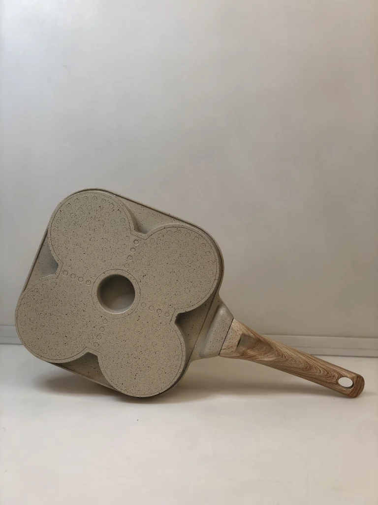 Tigaie pentru clatite, 4 sectiuni, 19x38 cm 4
