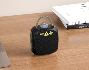 Портативная водонепроницаемая беспроводная rgb-колонка xo f77 для использования на открытом воздухе, черная.