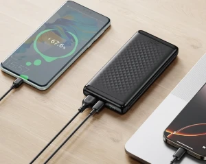 Цифровое быстрое зарядное устройство xo pb308 usb-c/usb-a мощностью 22,5 вт, емкостью 10000 мач, черное.