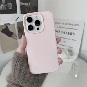 Силиконовый чехол с микрофиброй iphone 15 - песочно-розовый чехол