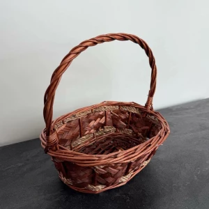 КОРЗИНА КОРИЧНЕВАЯ С РУЧКОЙ – ОВАЛЬНАЯ  27x20 СМ (M16-235)
