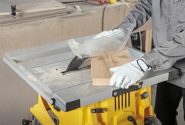 Fierastrau de masa sst1800 2