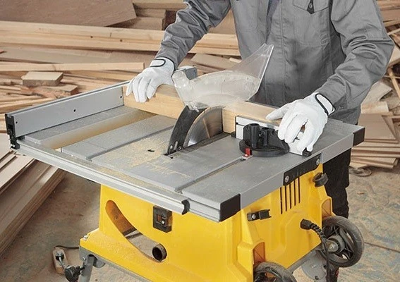 Fierastrau de masa sst1800 4