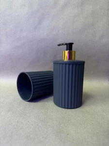 SET OF ACCESSORIES FOR  2-PIECE BATHROOM (BLACK)